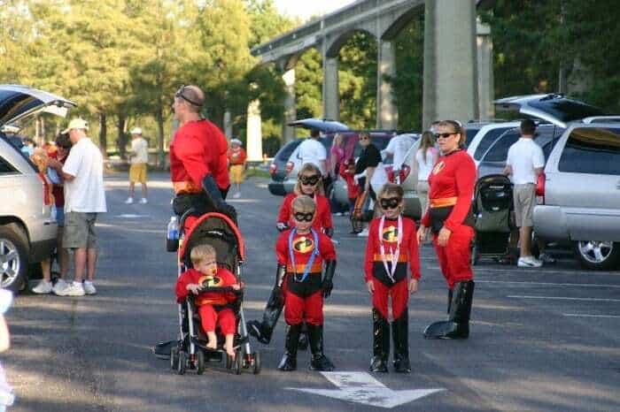 A Family Wearing The Incredibles Costume At Disney World.