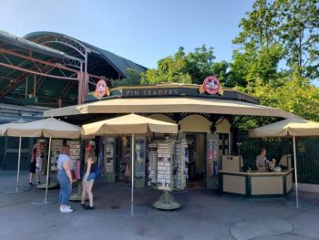Disney'S Pin Traders Shop