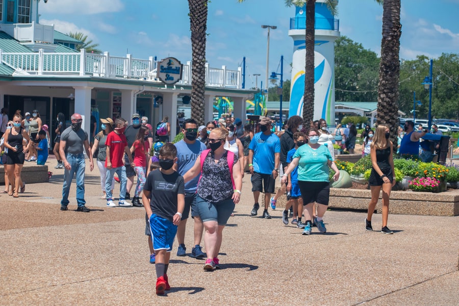 People Entering The Park In Its Reopening At Seaworld