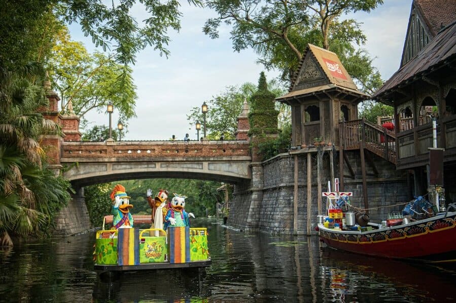 Donald, Daisy And Launchpad Mcquack At Disney's Animal Kingdom