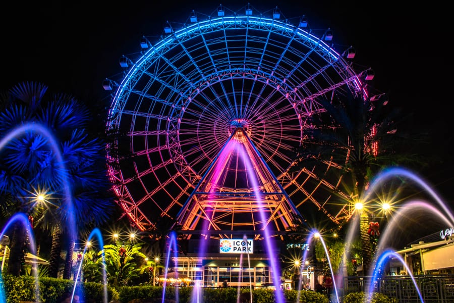 Illuminated Big Wheel With Colorful Fountain In International Drive Area 6