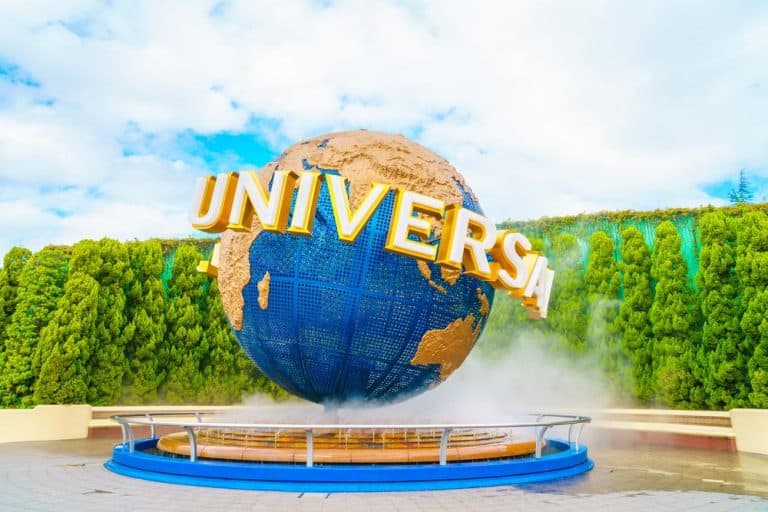 What Size Bag Can You Bring to Universal Studios? ParkVeteran